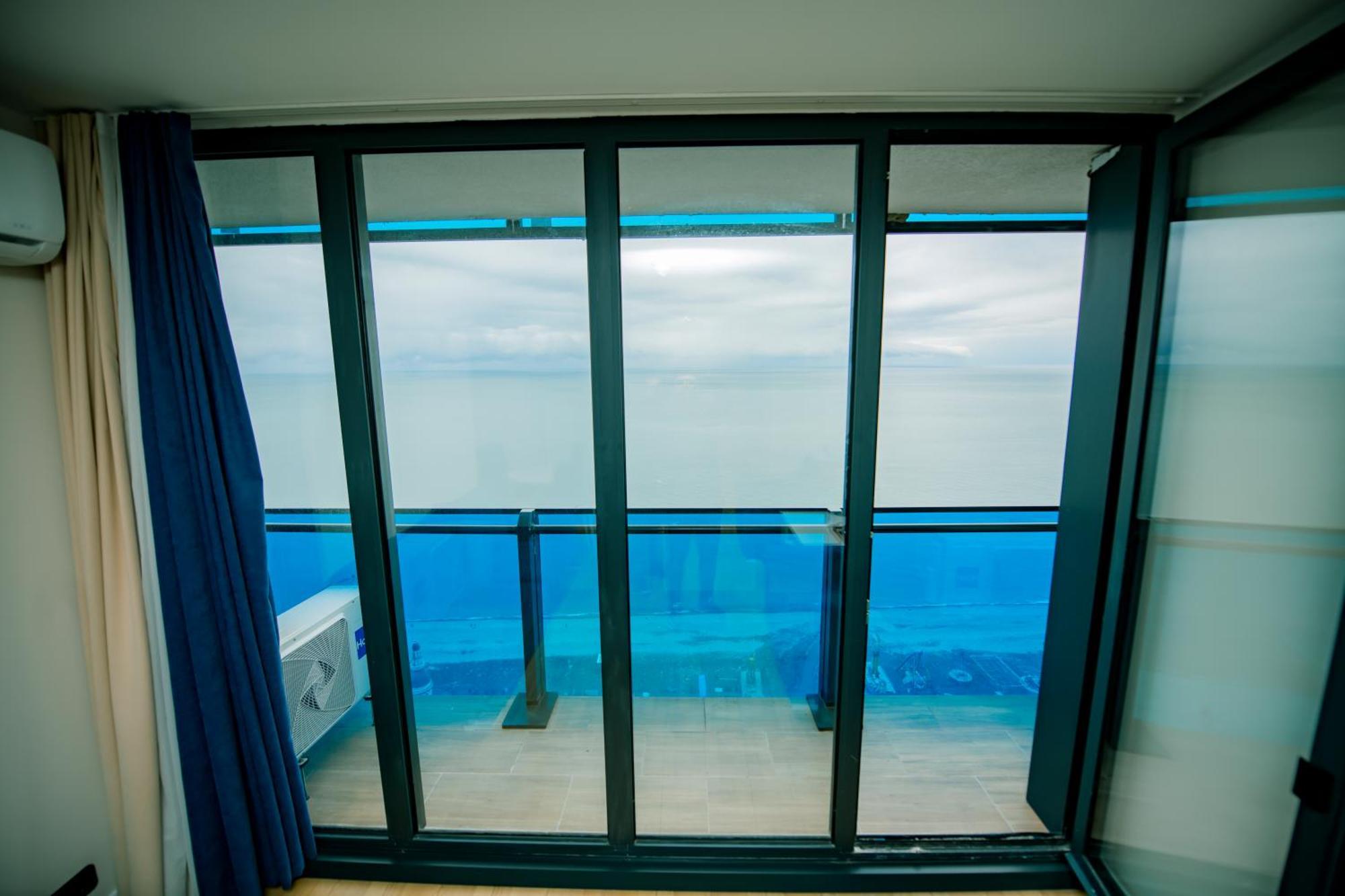 Sea View Apartments In Orbi City Batumi Exterior photo